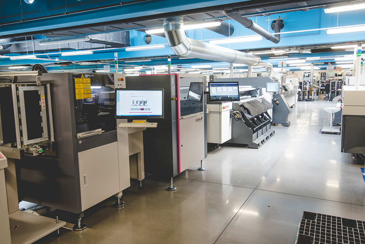 Gépi technológia a nyák beültetéshez Nyák beültetés magas színvonalú gépek segítségével